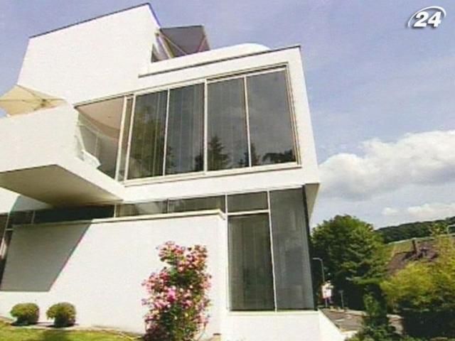 Неоклассическая вилла, напоминающая кофемашину Неоклассическая вилла, напоминающая кофемашину