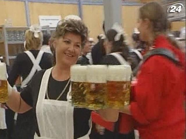 На “Октоберфесті” випили 6,7 мільйона літрів пива
