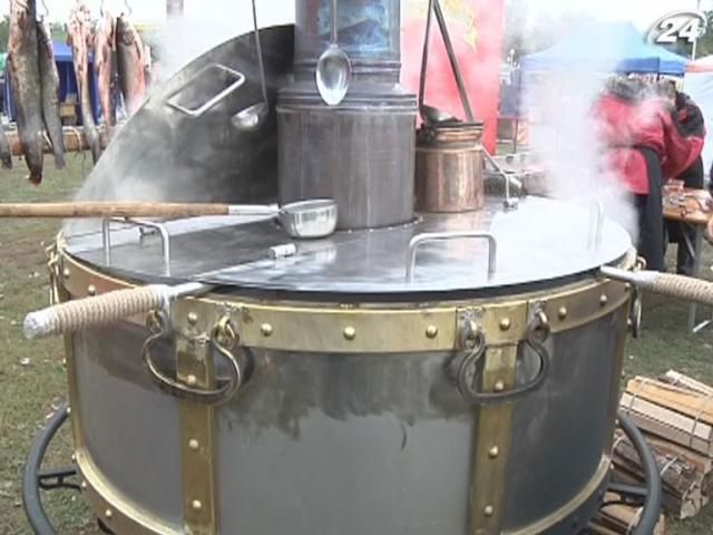 В Запорожье сварили рекордное количество казацкой ухи В Запорожье сварили рекордное количество казацкой ухи