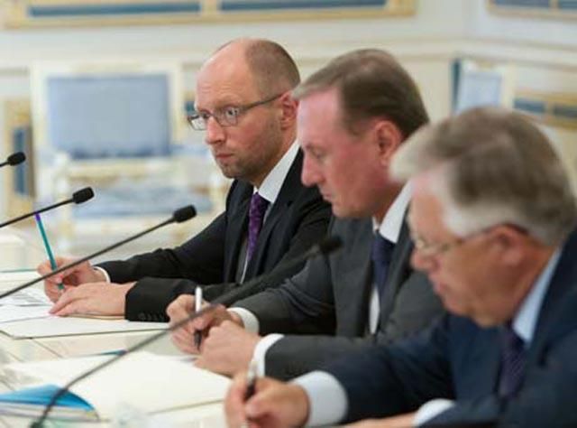 Яценюк просить Єфремова допомогти з помилуванням Тимошенко Яценюк просить Єфремова допомогти з помилуванням Тимошенко