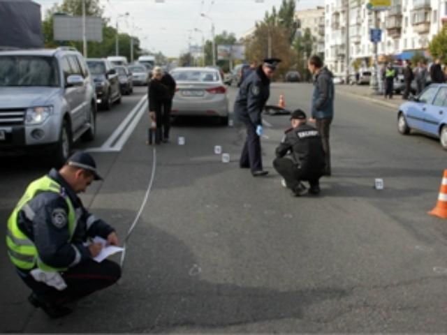 В Киеве женщина-водитель насмерть сбила пенсионерку прямо на переходе