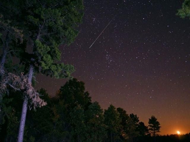 Сьогодні вночі українці побачать метеоритний дощ Сьогодні вночі українці побачать метеоритний дощ