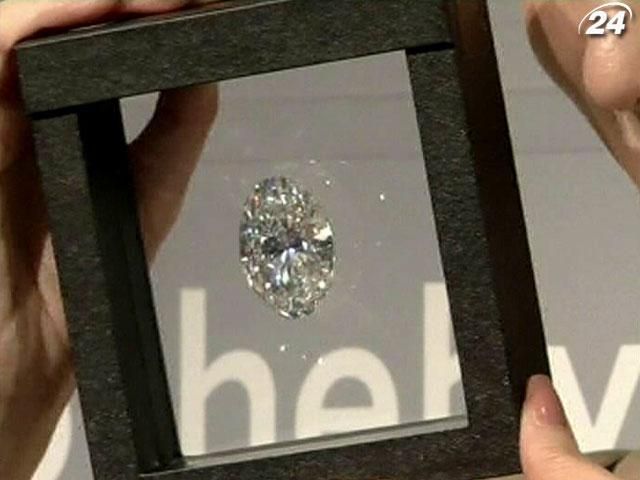 Найбільший безбарвний діамант у світі пішов з молотка