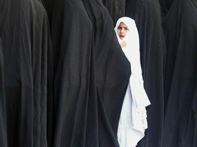 Турчанкам разрешили носить хиджаб в офисах Турчанкам разрешили носить хиджаб в офисах