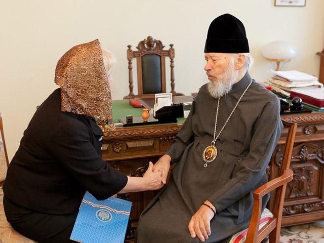 Анна Герман получила орден от Митрополита Владимира Анна Герман получила орден от Митрополита Владимира