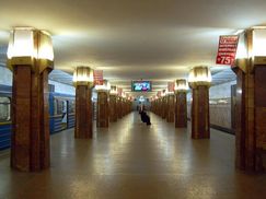 У столичному метро п’яний чоловік впав на колію