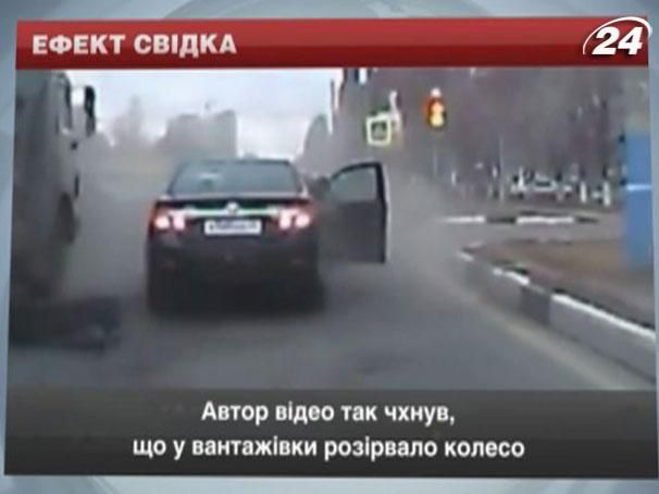 Автор відео так чхнув, що у вантажівки розірвало колесо Автор відео так чхнув, що у вантажівки розірвало колесо