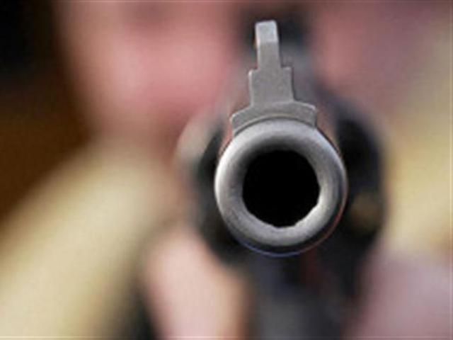 24-річний киянин стріляв у чоловіка на очах у його дитини 24-річний киянин стріляв у чоловіка на очах у його дитини