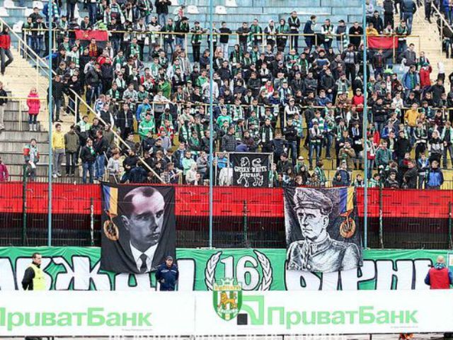 ФФУ просить не нести на матч Україна-Польща червоно-чорні прапори