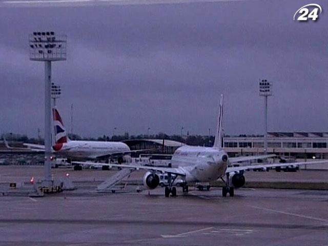 Французские авиакомпании отменяют рейсы из-за забастовки Французские авиакомпании отменяют рейсы из-за забастовки