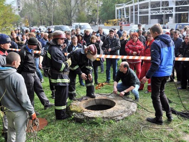 Трагедія у Львові: Рятувальники шукають під землею дворічну дитину 