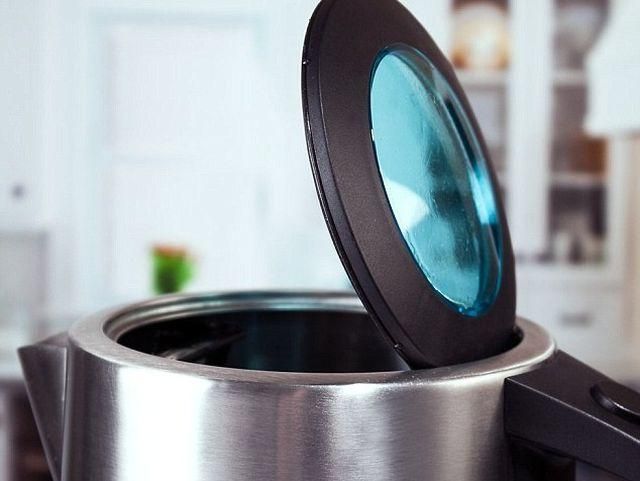 Новим "розумним" чайником можна керувати через Wi-Fi Новим "розумним" чайником можна керувати через Wi-Fi