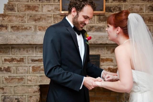 Молодожены впервые видят друг друга в свадебном наряде (Фото) Молодожены впервые видят друг друга в свадебном наряде (Фото)