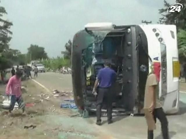 У Таїланді перекинувся автобус з російськими туристами У Таїланді перекинувся автобус з російськими туристами