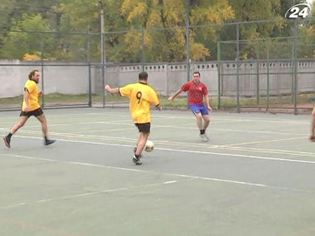 Святі отці позмагалися на футбольному полі Святі отці позмагалися на футбольному полі