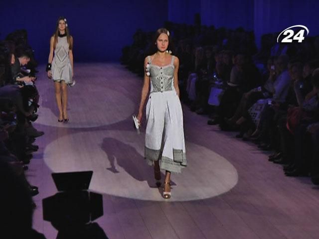 Украинская неделя моды: Дизайнеры предлагают чистые цвета Украинская неделя моды: Дизайнеры предлагают чистые цвета