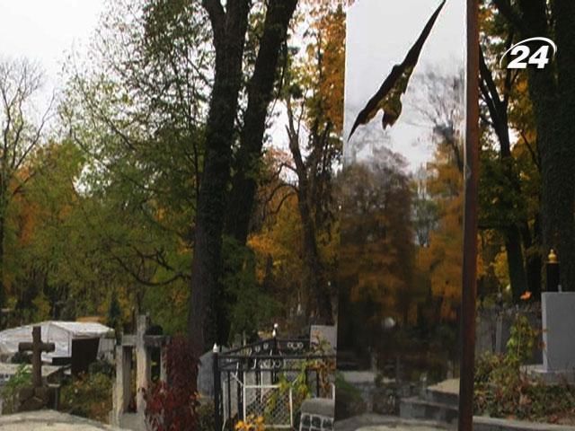 У Львові відкрили пам’ятник вокалісту "Братів Гадюкіних" У Львові відкрили пам’ятник вокалісту "Братів Гадюкіних"