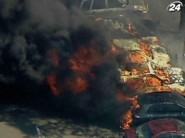 В Австралии на парковке возле аквапарка сгорело 50 автомобилей