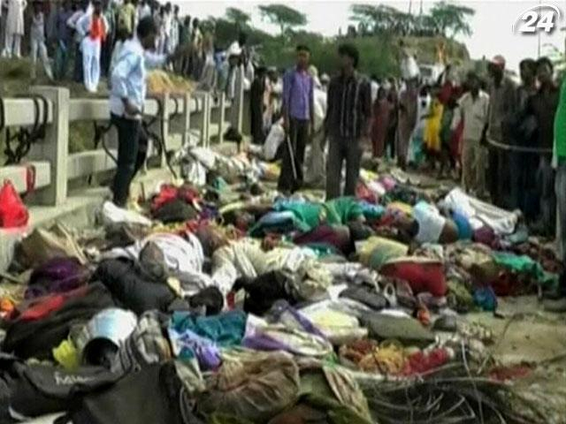 Число жертв давки в Индии превысило 110 человек