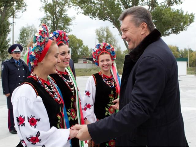 Янукович поздравил украинцев с Днем украинского казачества