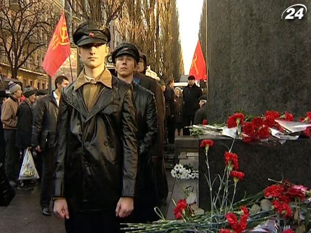 Біля пам’ятника Леніну у Києві зібралися комуністи
