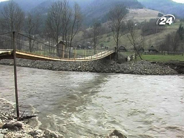 На Закарпатті через дощі очікують паводок