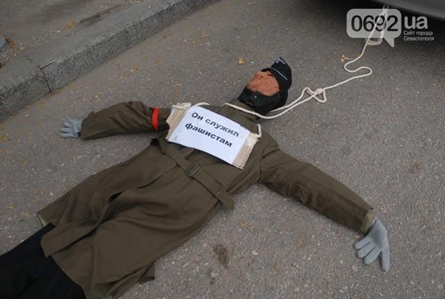 Крым ответил на акции в честь УПА сжиганием флага и "убийством"