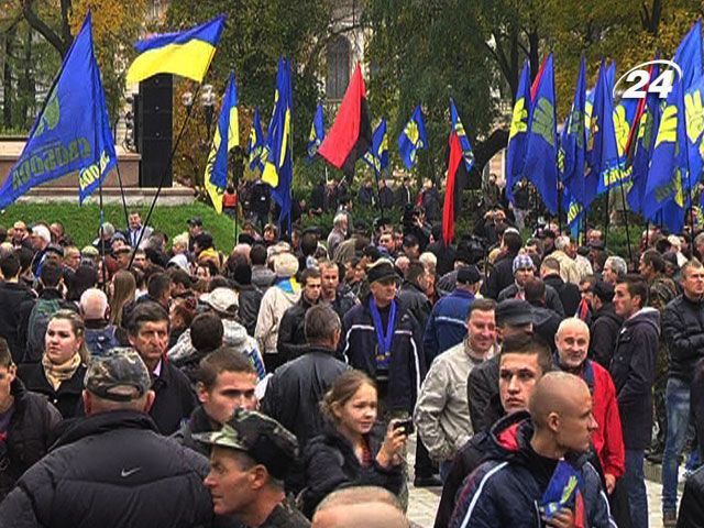 Підсумок дня: Свободівці провели марш УПА, а комуністи мітингували біля Леніна