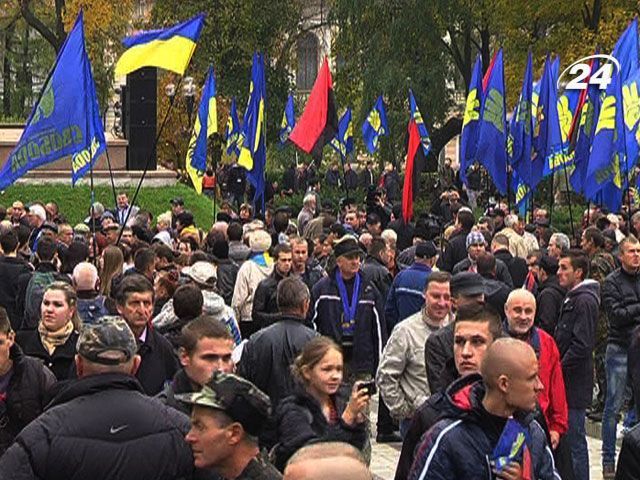 Итог дня: Свободовцы провели марш УПА, а коммунисты митинговали у Ленина