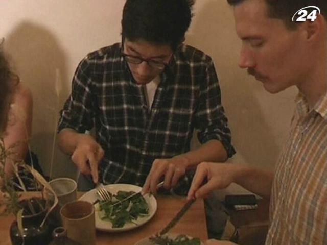 В нью-йоркском ресторане запрещено разговаривать В нью-йоркском ресторане запрещено разговаривать