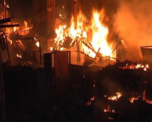 В пожаре на Луганщине погибли мать и двое детей