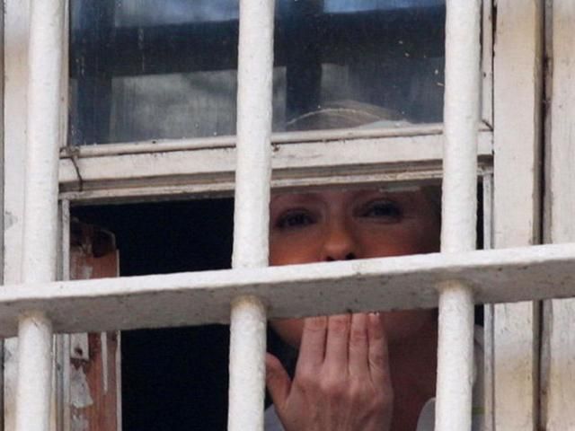 Соратники Тимошенко приехали к ней в больницу Соратники Тимошенко приехали к ней в больницу