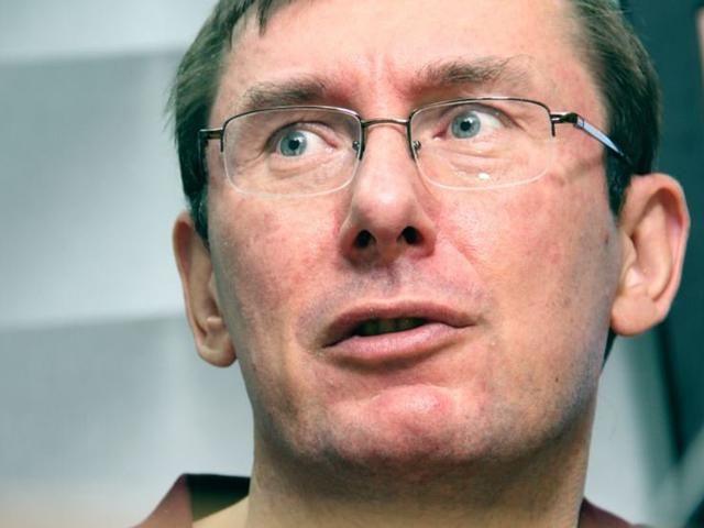 Луценко советуют выехать за границу, однако он не собирается бежать из Украины Луценко советуют выехать за границу, однако он не собирается бежать из Украины