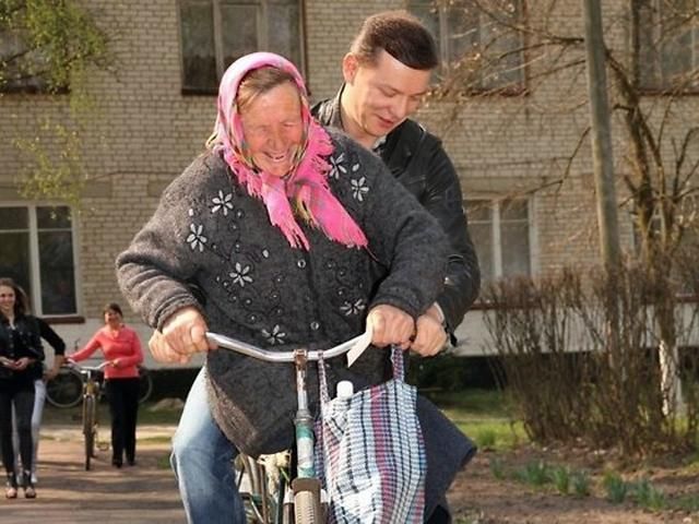 Ляшко ховається від Литвина, бо програв йому у карти свою машину Ляшко ховається від Литвина, бо програв йому у карти свою машину