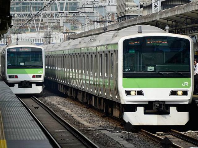 Відео дня: японська пара одружилася в електричці Відео дня: японська пара одружилася в електричці