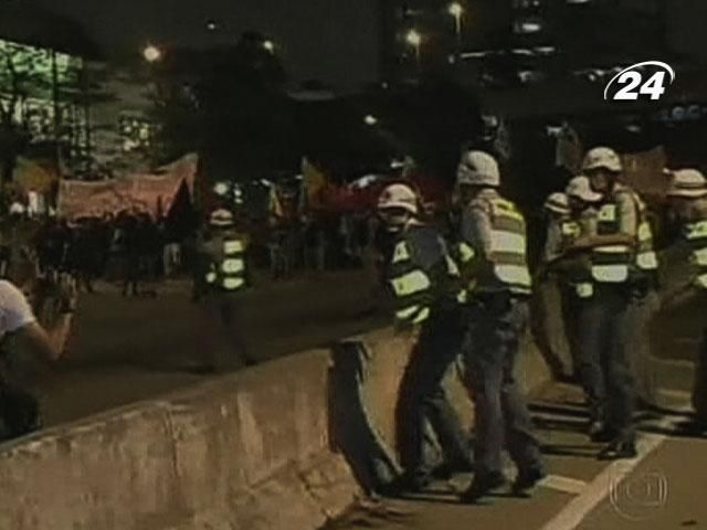В Бразилії протестувальники побилися з поліцією