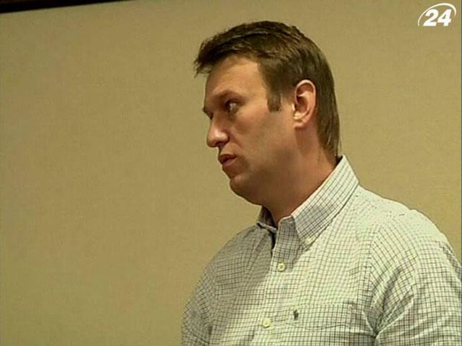 Суд изменил приговор российскому оппозиционеру Навальному Суд изменил приговор российскому оппозиционеру Навальному