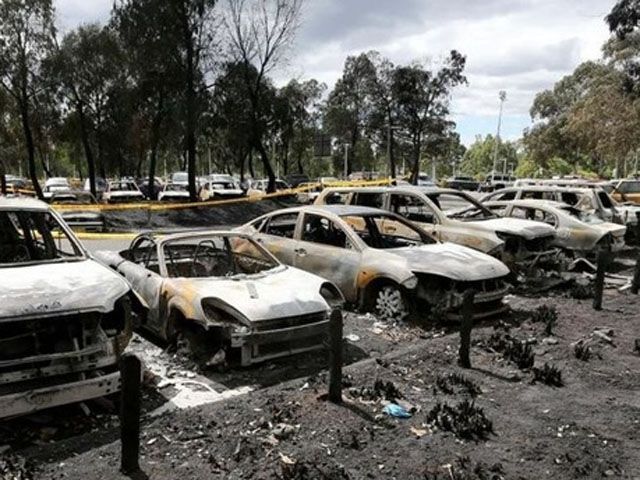 Дотла згоріло майже 50 машин на стоянці у Сіднеї