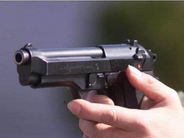 У Росії чоловіки влаштували стрілянину через дівчат У Росії чоловіки влаштували стрілянину через дівчат