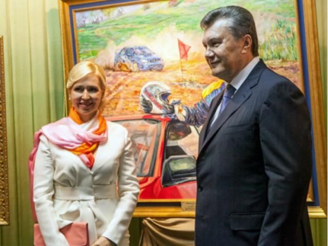 Художница нарисовала Януковича в образе гонщика (Фото)