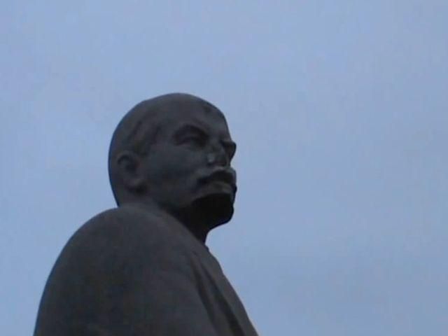 У Дніпродзержинську Леніна залишили без носа (Відео)
