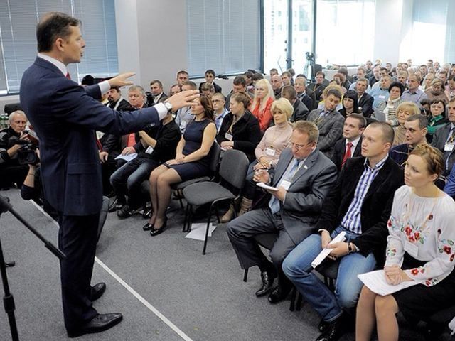 Ляшко обіцяє "роздирати "тушок" із своєї партії вилами" Ляшко обіцяє "роздирати "тушок" із своєї партії вилами"