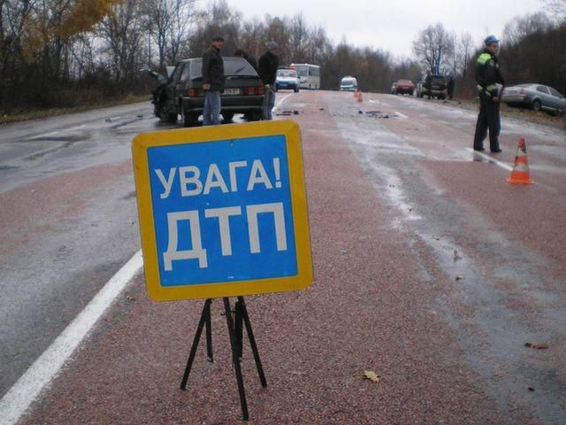 В Одесской области грузовик протаранил две легковушки: 5 пострадавших