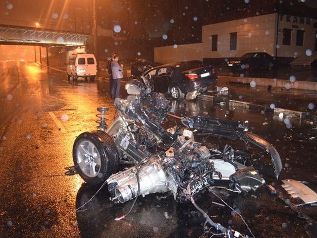 В Харькове BMW разорвало на куски - два человека в реанимации