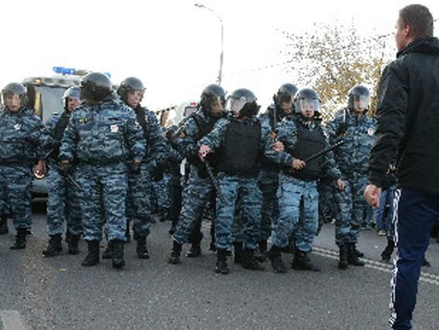 У Москві націоналісти влаштували рейд на мігрантів У Москві націоналісти влаштували рейд на мігрантів