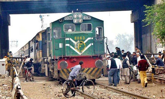 Взрыв в пакистанском поезде унес жизни четырех