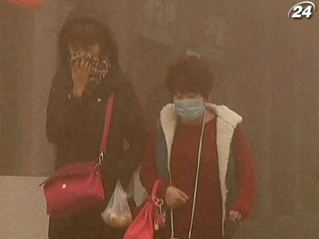 Жители китайского города Харбин задыхаются от смога
