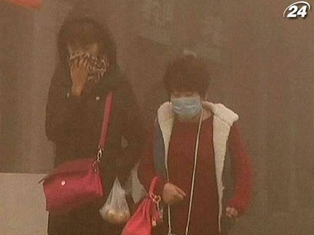 Жители китайского города Харбин задыхаются от смога Жители китайского города Харбин задыхаются от смога