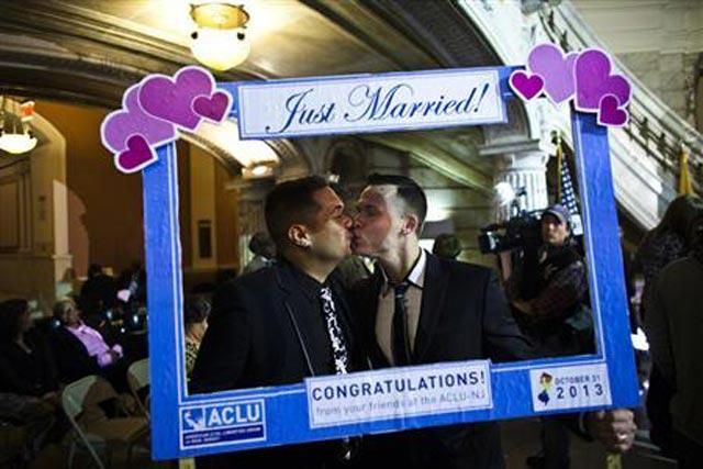 В Нью-Джерсі побралися перші гей-пари