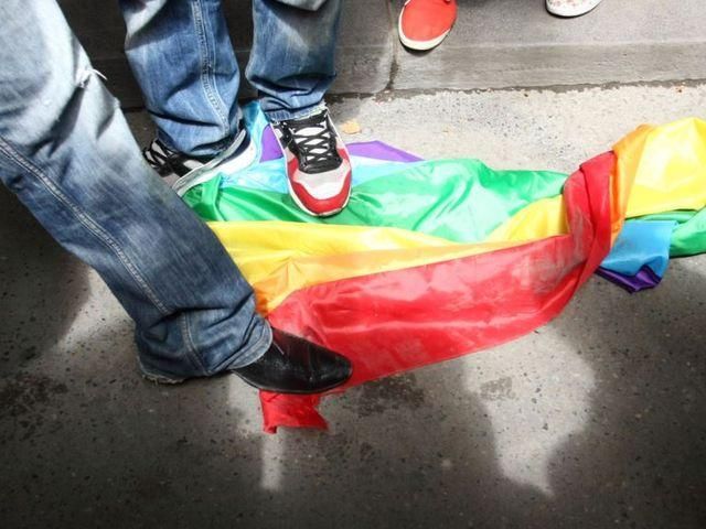 Возле Рады - танцы за евроинтеграцию и протесты против геев